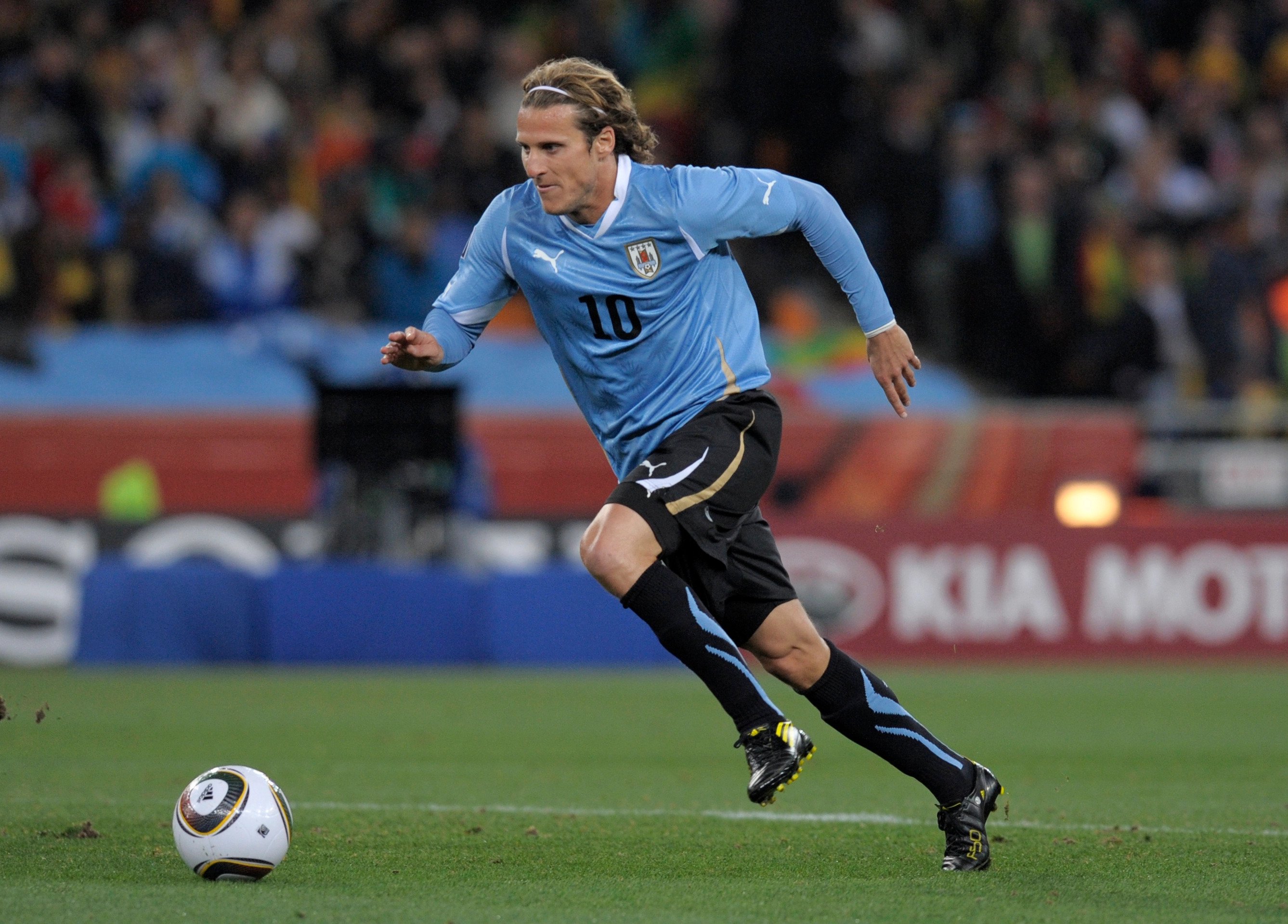 Classic Football Shirts on Twitter: "World Cup Cult Heroes 🤩 Diego Forlan:  A natural with the Jabulani at his feet. He finished the 2010 World Cup  with 5 goals and 1 assist