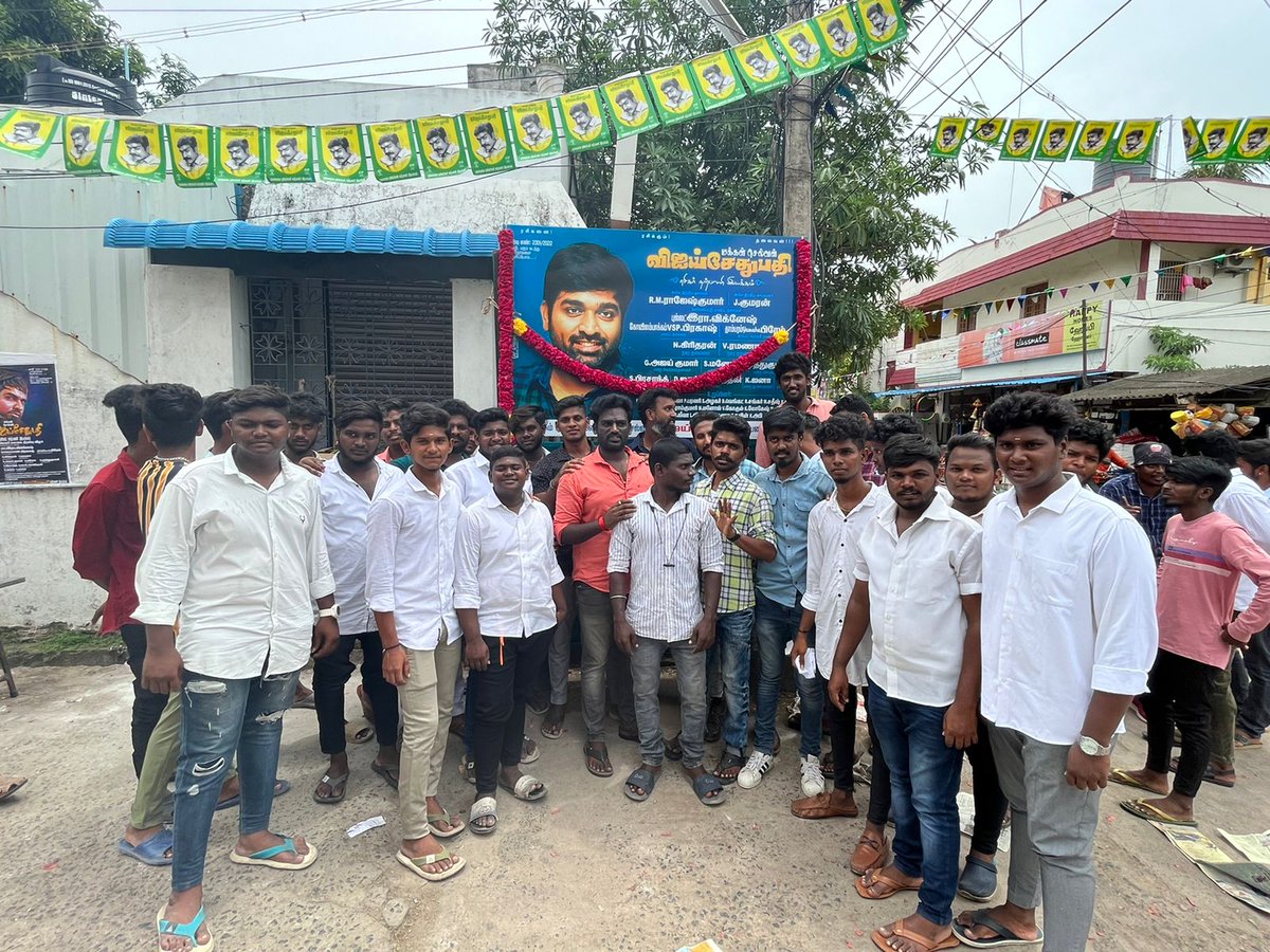 GaneshG21859398's tweet photo. #மக்கள்செல்வன் @VijaySethuOffl 's அண்ணனின் @Chengai_VSPFC #Sembakkam ரசிகர் மன்றம் திறப்பு விழா சிறப்பாக நடைபெற்றது 😘❤

@kumaran_VSP @MakkalSelvanFC

@Bulletvikki #VijaySethupathi #Maamanithan #Vikram
@MalarManick @yamahaprem @Tambaram_Raj @TambaramRanjit6
@Chengai_VSPFC https://t.co/0QZBwK60Cn