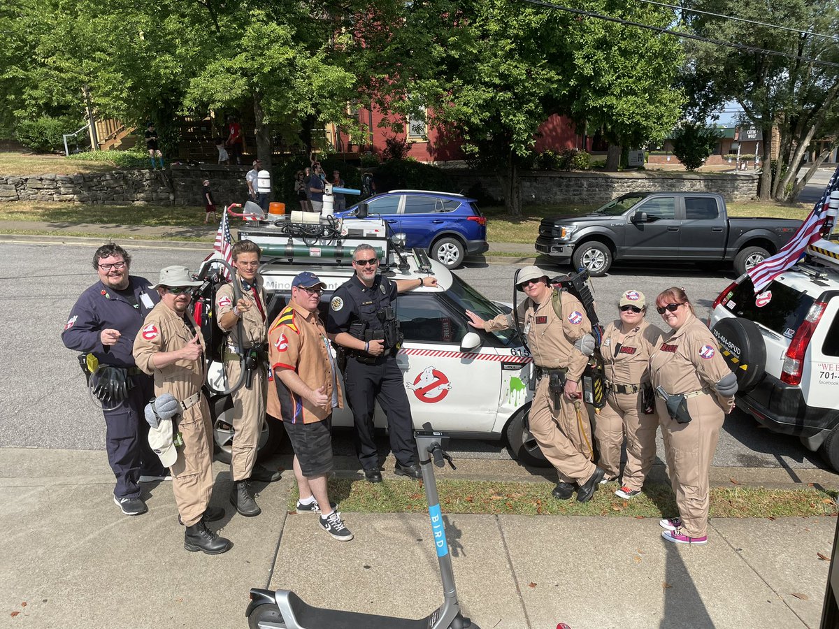 CanIGetACatfishOnIce tweet media