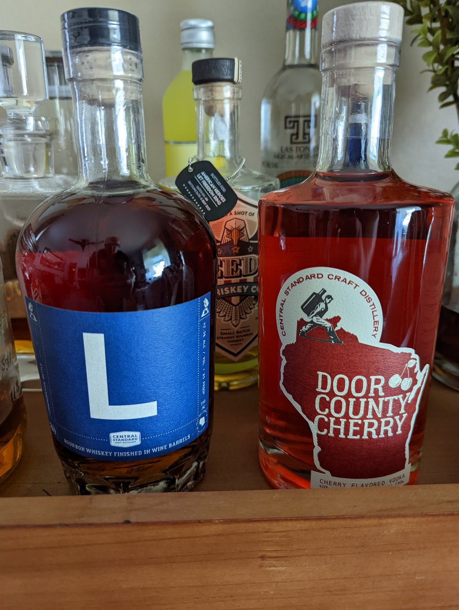 ComiskeyNorth's tweet photo. The unofficial official sponsor of my #FourthofJuly celebration @StandardDistill. Still wish we had them as a sponsor of @flagdownpod #FlyTheL https://t.co/TrTjLsX08f