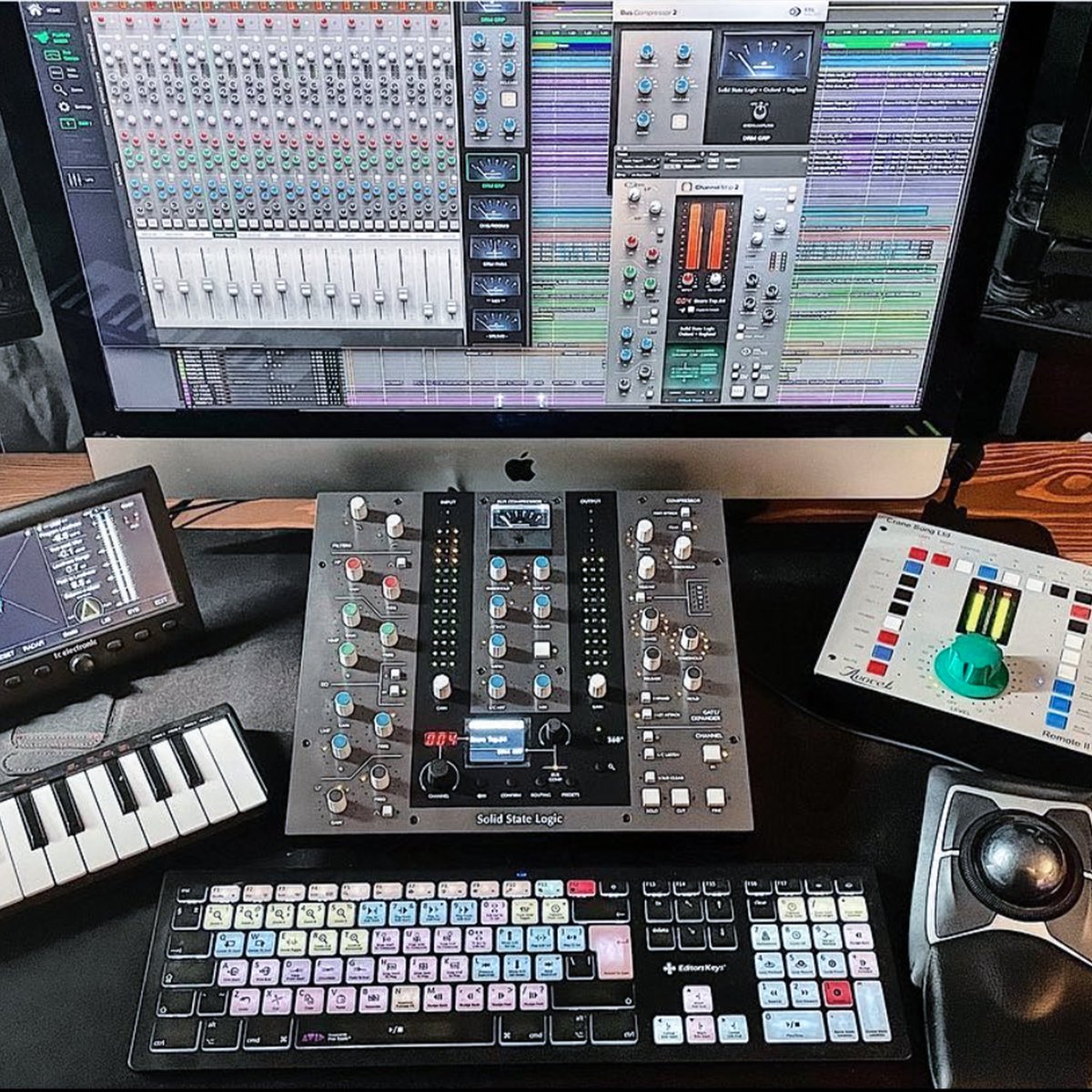 Record producer, engineer, and mixer <a href="/chewittmusic/">Christopher Hewitt</a> was involved in the development of UC1, the ultimate SSL plug-in controller. Since then, UC1 has become one of his go-to tools in his sessions.

Shouts to Chris and thank you for the picture 👊

#SSL #SolidStateLogic #SSLUC1