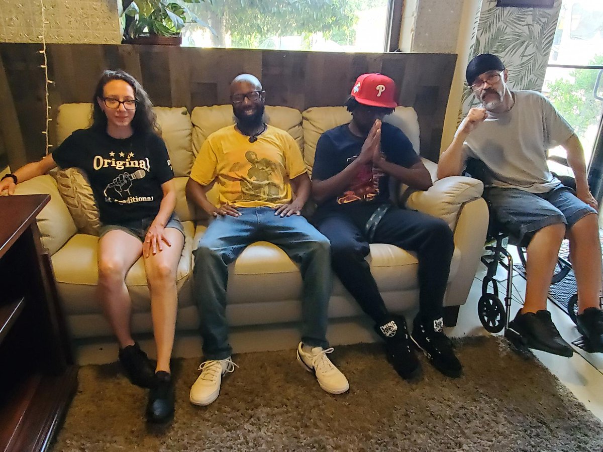 TheLungSun1's tweet photo. KNomad Nation studio sesh. New music from The Lung coming soon. #knomadnation #originalnottraditional https://t.co/oKoQLwoadA