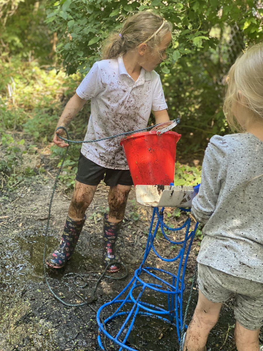 gsp_greenacre's tweet photo. So much fun and hard work clearing out a stagnant 👃 pond today at St Helens (in Cliffe) well done reception class!! #forestschool #pondmanagment https://t.co/egRwgN3nGI