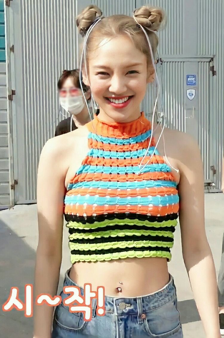 uningeal's tweet image. #Hyoyeon:so elegant so sweet