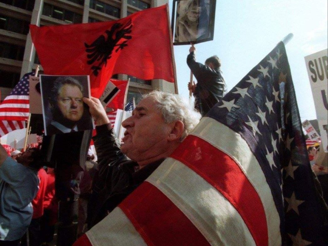 BehluliArber's tweet photo. ...from #kosova Happy Independence Day! May #America be blessed with eternal years of freedom. ❤ #4thOfJuly #foreverthankful @USAmbKosovo https://t.co/Hh3sPZWr2a