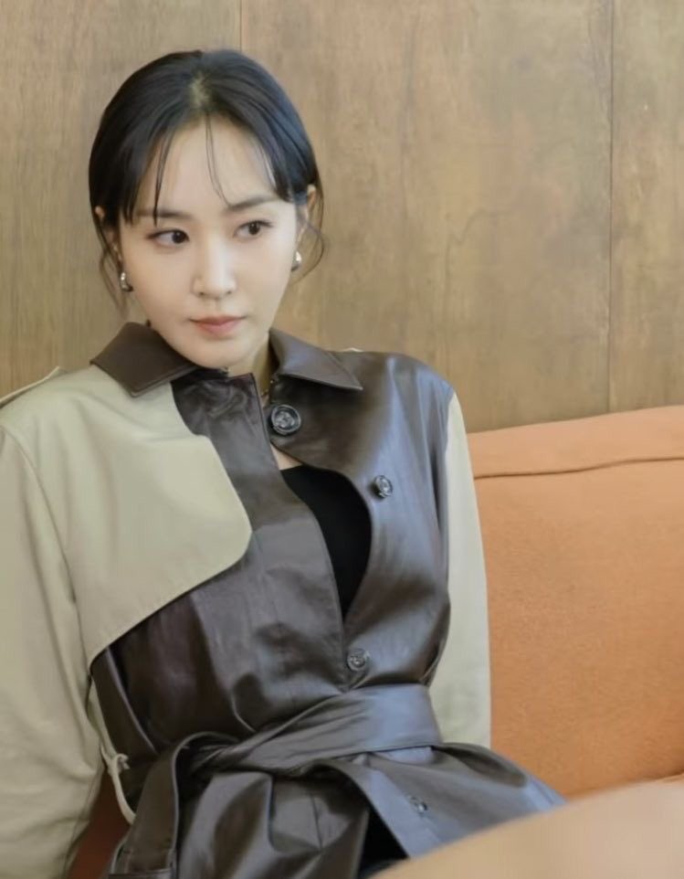 uningeal's tweet image. #Yuri: with a face like that she can literally become the queen of the world