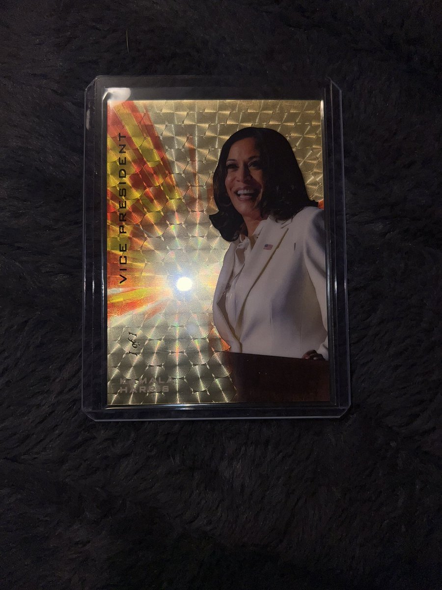 yegcards's tweet photo. Taking offers on this 1/1 Kamala Harris card from Goodwin Champions. Trades with cash welcome! @HobbyConnector @CardPurchaser https://t.co/GschF6c9Ih