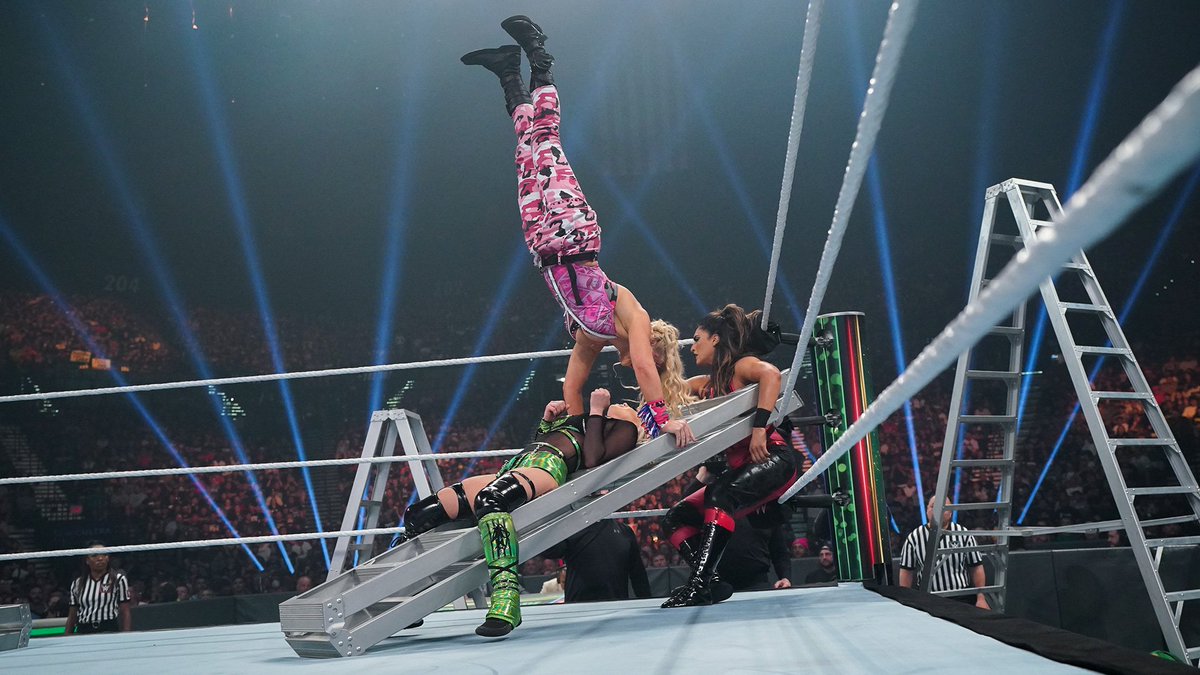 LaceyFansite's tweet photo. #MITB Digitals: https://t.co/jBgsPjNr8V #LaceyEvans #LikeALady #LadyofWWE #WWE #Smackdown 

(@LaceyEvansWWE) https://t.co/MJbOXauluF