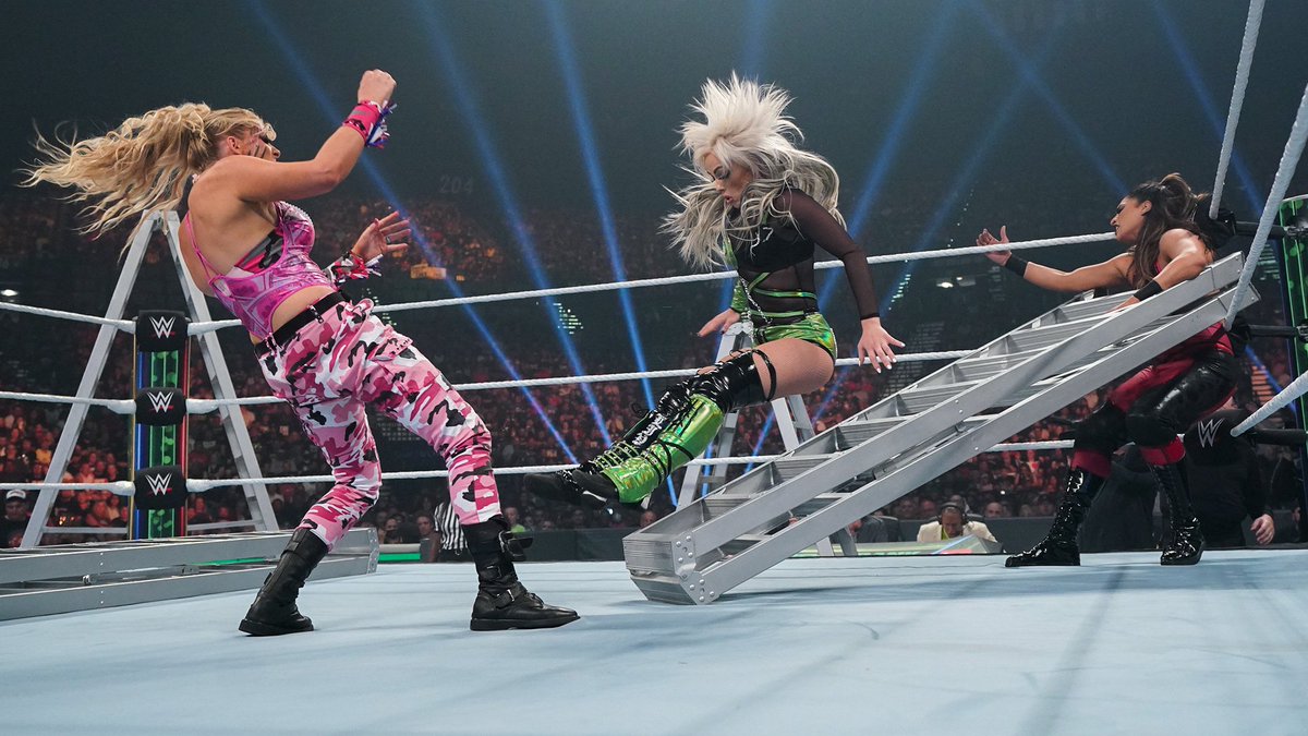 LaceyFansite's tweet photo. #MITB Digitals: https://t.co/jBgsPjNr8V #LaceyEvans #LikeALady #LadyofWWE #WWE #Smackdown 

(@LaceyEvansWWE) https://t.co/MJbOXauluF