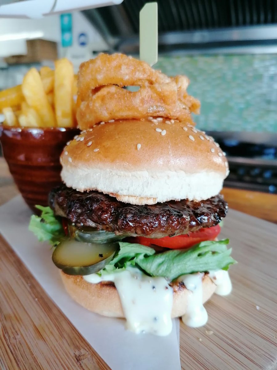 Wednesday are our famous #GourmetBurger Night. *Join us this evening between 5-10pm to get 2 Gourmet Burgers for the price of 1.

Call to book your table 021 786 1919

#SaveurRestaurant #Saveur #BurgerNight #Simonstown #burgers