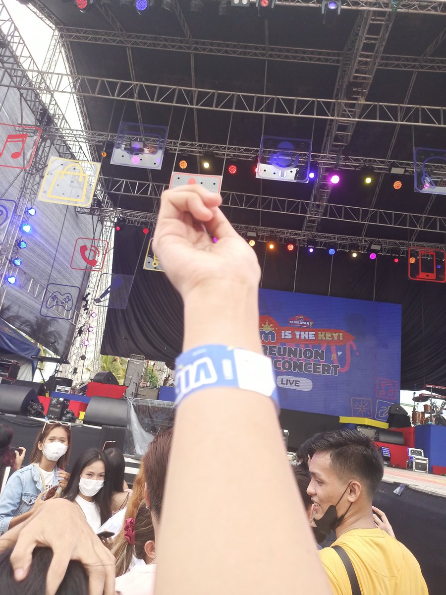 kyarbelless's tweet photo. Thread of the most surreal moment of my fangirling life ✨💠

Totoo nga, all good things come to those who wait. 

Ever since 2020, parating online con lng ako tas pnalagpas ko muna PPOPCON &amp; DDCON kasi malakas loob ko na darating din tlga yung panahon ko ++ https://t.co/5JF51ltb8R