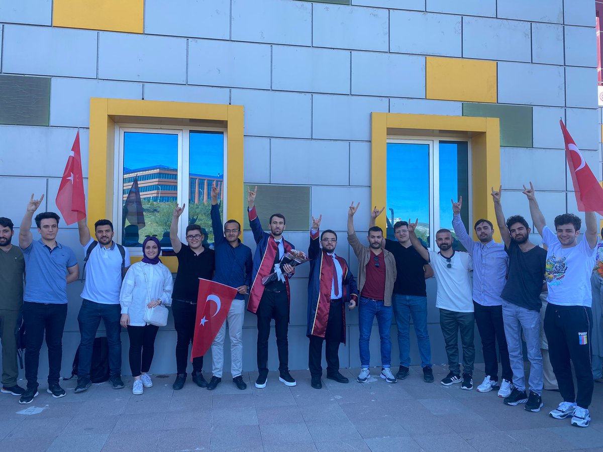 Ey vatan gözyaşların dinsin, yetiştik çünkü biz...