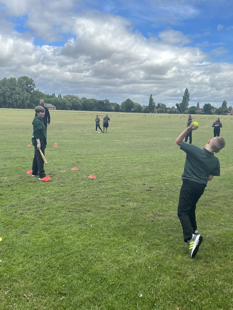 Bridgeview_Hull's tweet photo. #ClassInfinity and #ClassBrittania had lots of fun playing rounders in the park today! πΎ π https://t.co/qoJrvflK3w