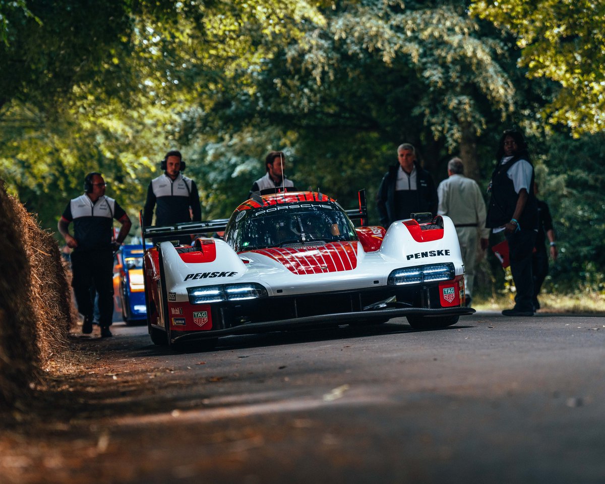 #Porsche 963 – hybrydowy prototyp w specyfikacji LMDh, który od 2023 r., w barwach Porsche Penske Motorsport, powalczy o zwycięstwa w najważniejszych wyścigach wytrzymałościowych na świecie.