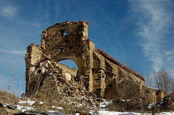 sarnago_soria's tweet photo. Para el reto de @mongeleon #27de52 Este es el #edificio más emblemático de Sarnago, bueno lo que queda de él. Una auténtica ruina, desacralizada e inmatriculado como solar urbano. Queremos arreglarlo pero sus dueños dicen que mejor así. Luego se habla mucho de despoblación... https://t.co/BVPAtDRujH