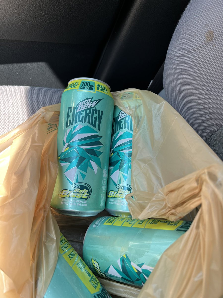 UncleChuzz's tweet photo. She Blasting on my Baja til I *taco bell sound* https://t.co/AorL4cSYCo