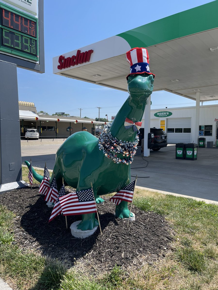 tammyday10's tweet photo. We didn’t sit on Dino but did want to give kudos to Riders Service in Odessa MO for their patriotic display.  #SinclairDINO #dinositting #SinclairOil #sinclair #sinclairgas #greendinosaur #greendino #RidersSinclair #July4 https://t.co/eljSUfosKY