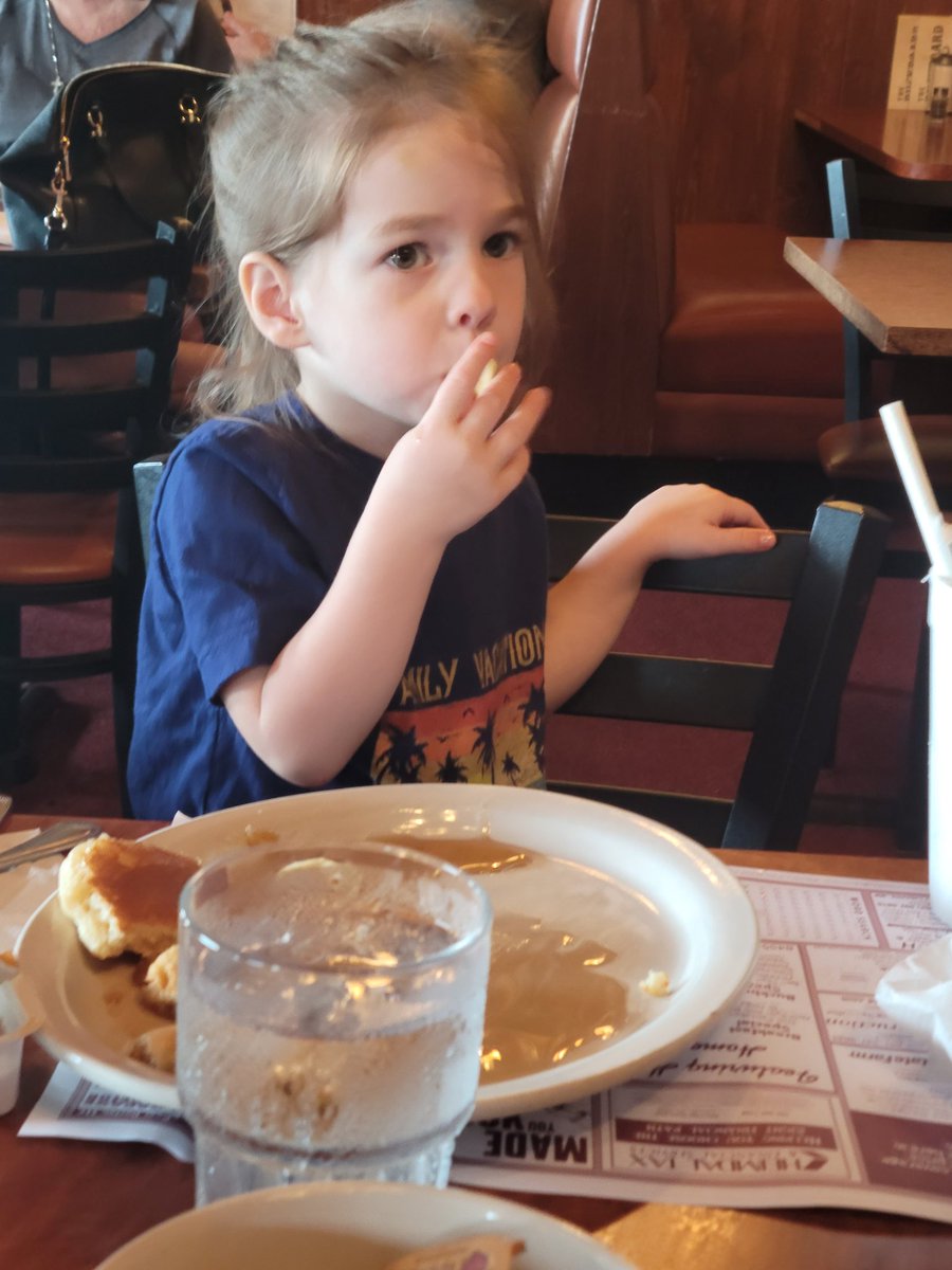 MrPuttMN's tweet photo. First time ever eating at the #buckboard in lakeville. Resident of lakeville 2008-2014, Farmington 2016-present. I was dumb. Great food. Only disappointment was no @AttyMattLittle stumping. https://t.co/cujIc8CHEw