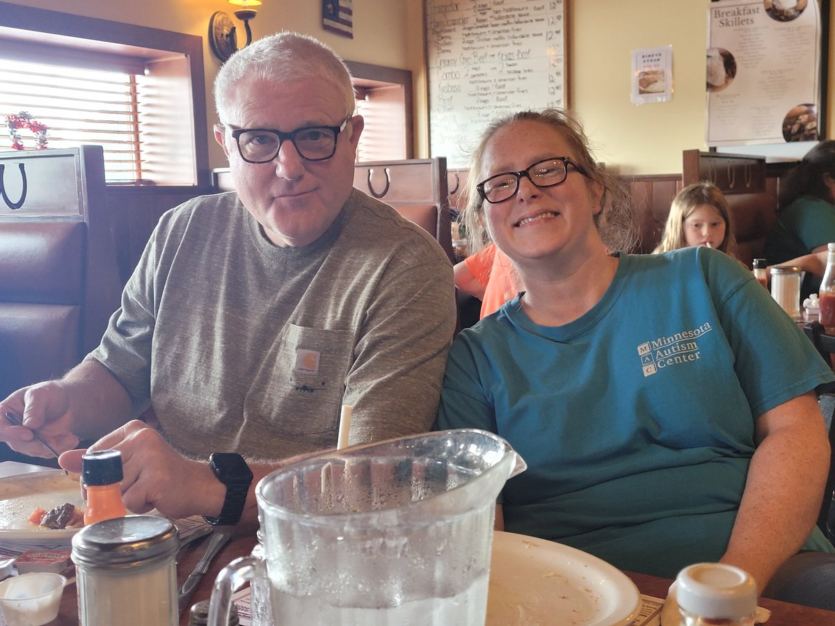 MrPuttMN's tweet photo. First time ever eating at the #buckboard in lakeville. Resident of lakeville 2008-2014, Farmington 2016-present. I was dumb. Great food. Only disappointment was no @AttyMattLittle stumping. https://t.co/cujIc8CHEw