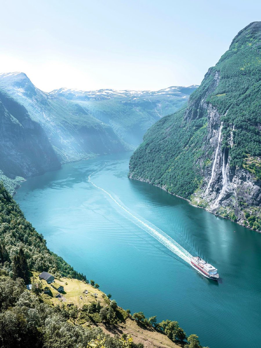 A little piece of our fantastic country - the beautiful Geirangerfjord ❤️ Have you sailed there with us this season? 📸: René Ringnes