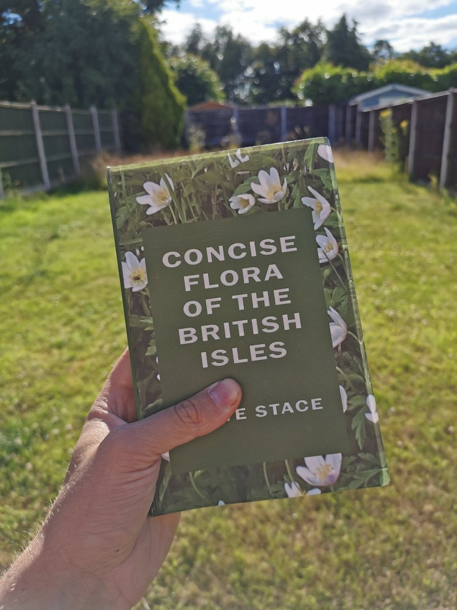 tomwardplz's tweet photo. Your'e HEREEEEE you look so pretty!!! #stace4 Concise flora of the British Isles 😍🌿finally! https://t.co/TNjxUWDU4r