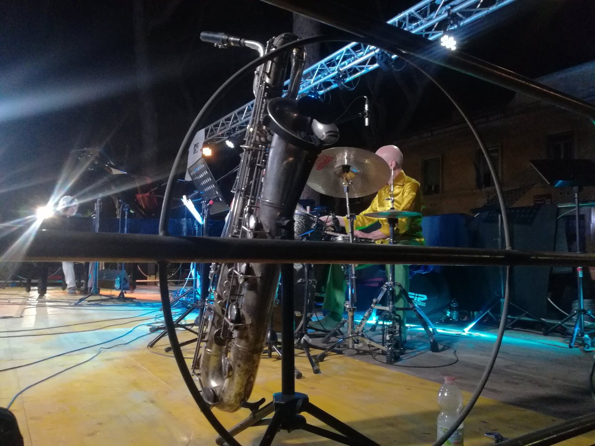 Applausi a Marco Della Porta e a tutto il Municipio XIV che ci ha restituito il Festival del #Jazz dedicato a #MassimoUrbani (in più in un luogo pieno di storie come il parco Santa Maria della Pietà)