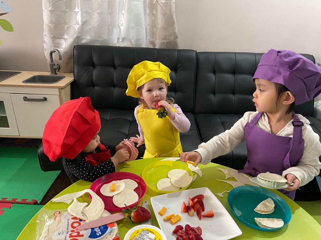 teachnutrMB's tweet photo. Exploring a variety of foods is a wonderful way to promote eating competence and confidence around food. 

It can also be a BERRY good time for all! 🍓

What will you be exploring with your kids this summer? https://t.co/YP7Zus1Kgn