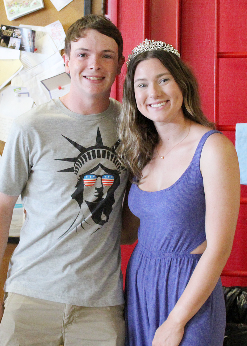 JournalHardin's tweet image. Addi Andersen was crowned Miss Murray/Beaver Lake this morning by Murray Christian Church representative Jagger Plevel. Addi will take part in tonight's grand parade and will represent the two communities at the Cass County Fair Queen Contest in August.