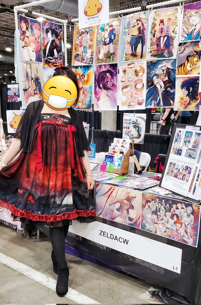 zeldacw's tweet photo. Last day at #AnimeExpo2022  artist alley 
٩(　ᐕ)و 

I wore lan wangji dress yesterday, and wei wuxian dress today 
( ㆆ ㆆ)و✧ https://t.co/k6sUbZRSt1