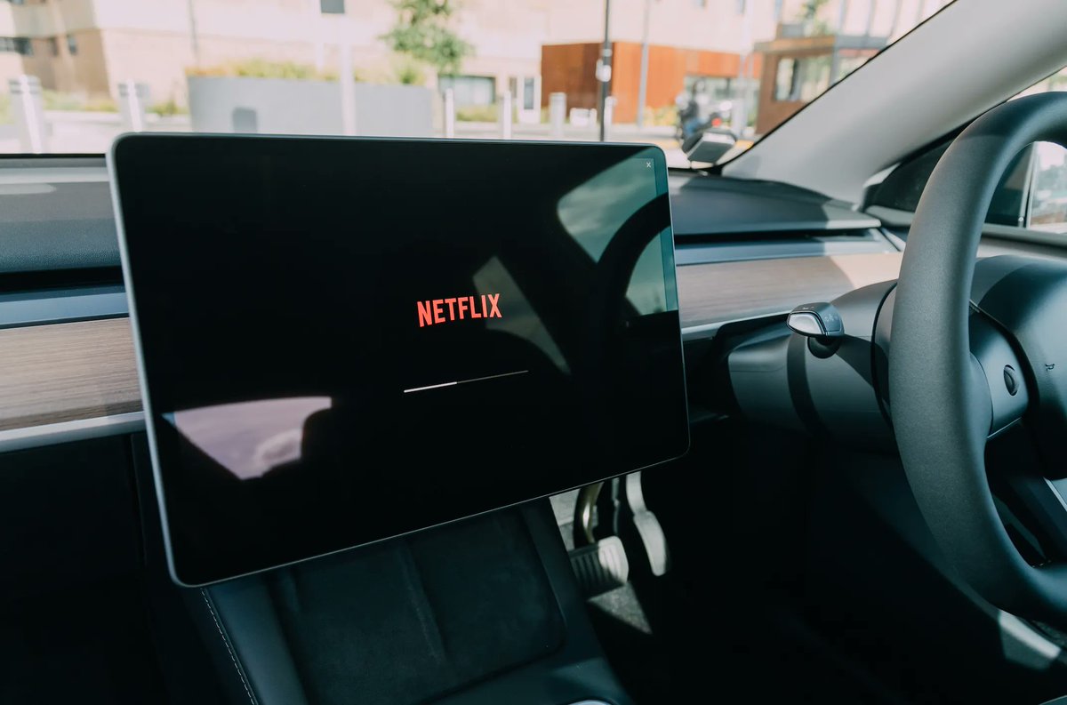 Netflix and fill 

Fill up your battery in 30 minutes for free using the Tesla Supercharger network with Virtuo. You can even watch the latest episode of your favourite TV series while you're at it! 

Discover a new way to fill with the Tesla Model Y.