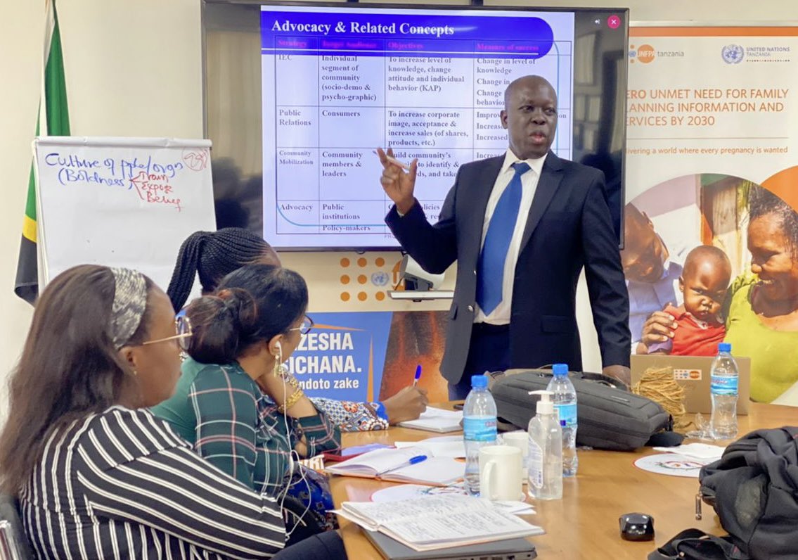MarkB_Schreiner's tweet photo. As @UNFPATanzania rolls out new 9th Country Programme 2022-27 to support #Tanzania🇹🇿 achieve their #TransformativeResults..
..this week we’re sharpening #Team knowledge & skill mix as Thought Leaders, effectively engaging in Advocacy & Policy Dialogue #SRHR 🙌 https://t.co/lpDulC633F