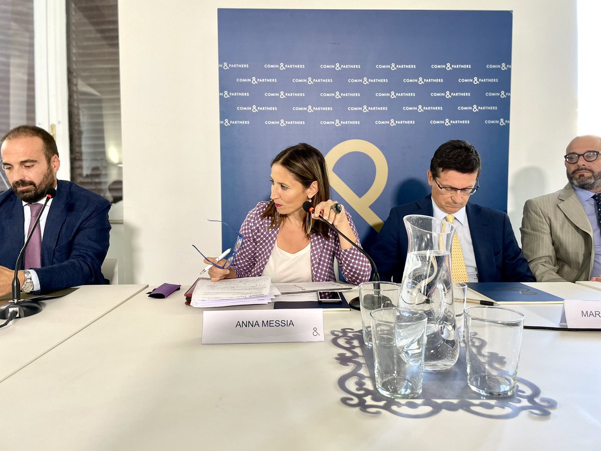 "Una riforma fondamentale anche nel quadro del #PNRR, con l'obiettivo di #semplificare il rapporto tra fisco, imprese e cittadino, ma anche spingere l'innovazione digitale" - <a href="/annamessia/">anna messia</a>, giornalista <a href="/MilanoFinanza/">MilanoFinanza</a>, apre e modera il dibattito. 

Diretta ⬇️
youtube.com/watch?v=9LVUM1…