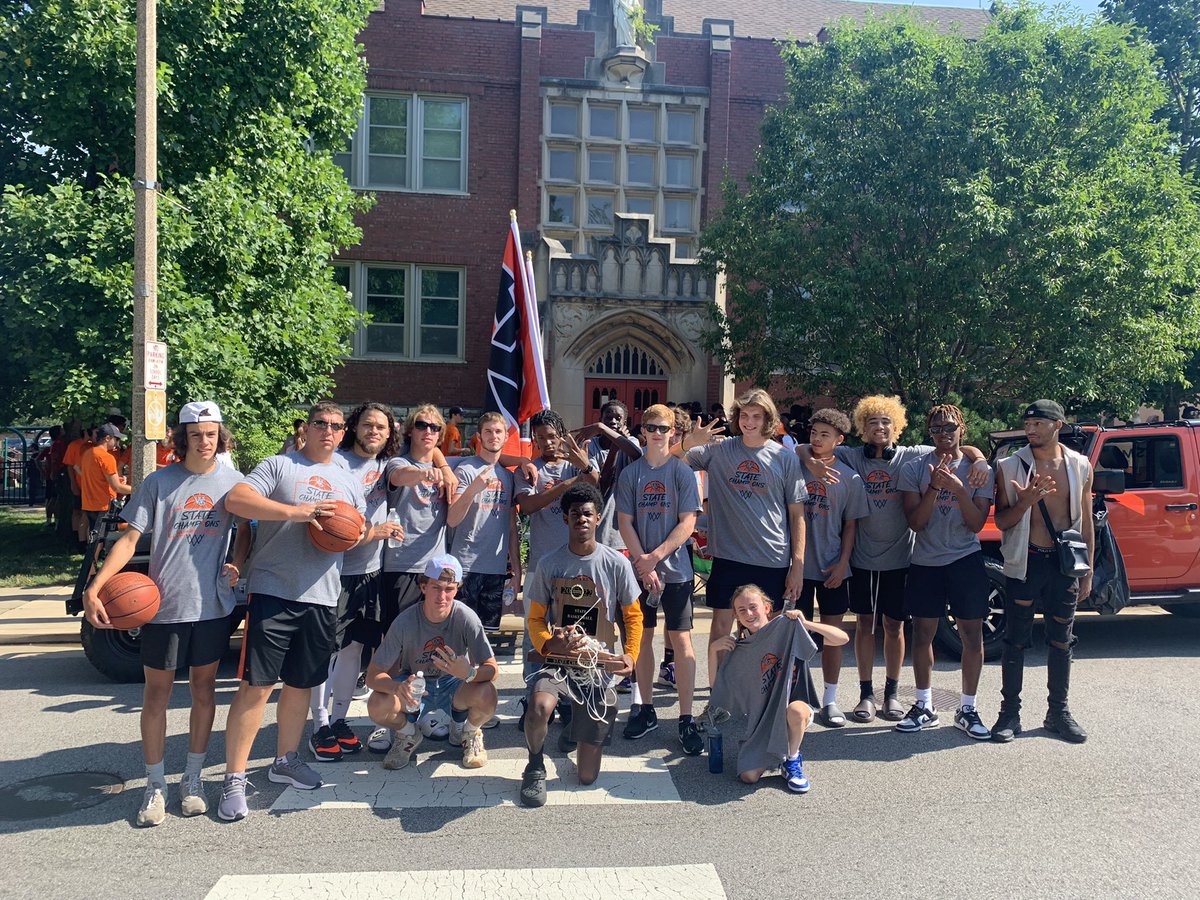 StatesmenHoops's tweet photo. 🍳 Team breakfast courtesy of @CoachRaimondo &amp; @JalenPurvey 
💍 season
🇺🇸 WG 4th of July Parade

Great having the squad back together https://t.co/yN6PO2N6ya