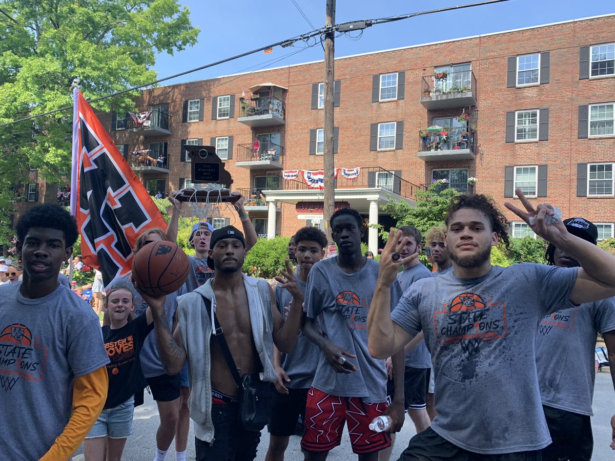 🍳 Team breakfast courtesy of <a href="/CoachRaimondo/">Vinnie Raimondo</a> &amp; @JalenPurvey 
💍 season
🇺🇸 WG 4th of July Parade

Great having the squad back together