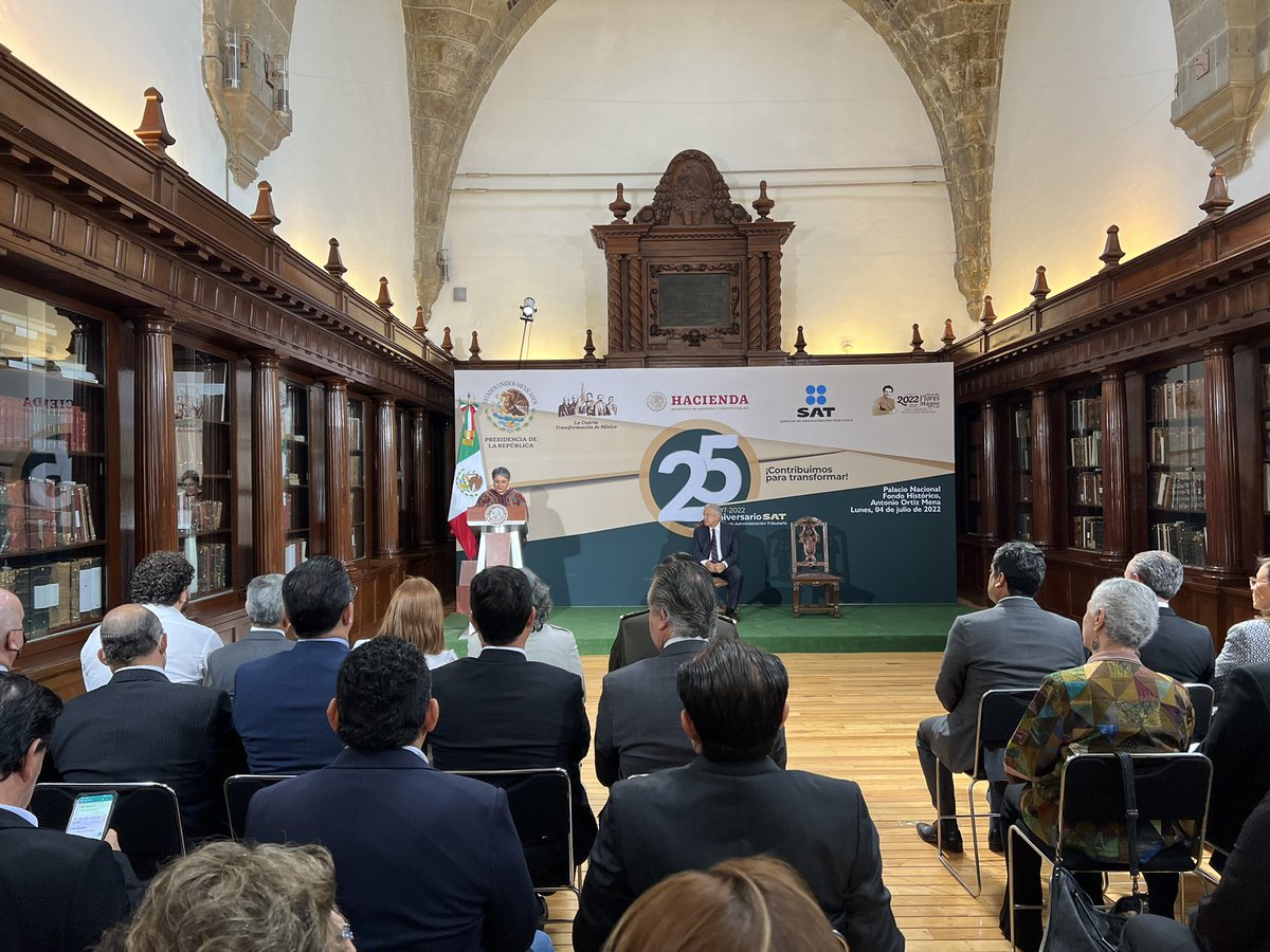 DEELAYUUK's tweet photo. Gracias al trabajo de la Mtra. Raquel Buenrostro, Jefa del @SATMX, hoy se tienen los ingresos necesarios para el desarrollo de México.

Un asunto de justicia es que hoy las comunidades indígenas pueden obtener su RFC, por lo que pueden recibir y administrar recursos públicos. https://t.co/vbSPB3T3mb