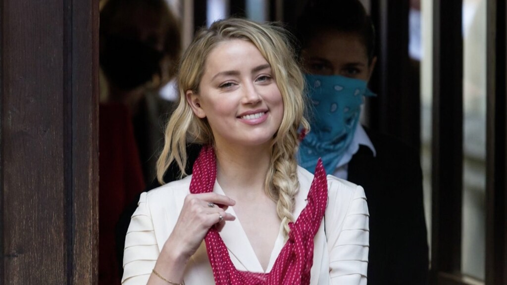 Amber Heard is a survivor of abuse who is deserving of kindness and empathy. 
#HumanizeHer
#IStandWithAmber