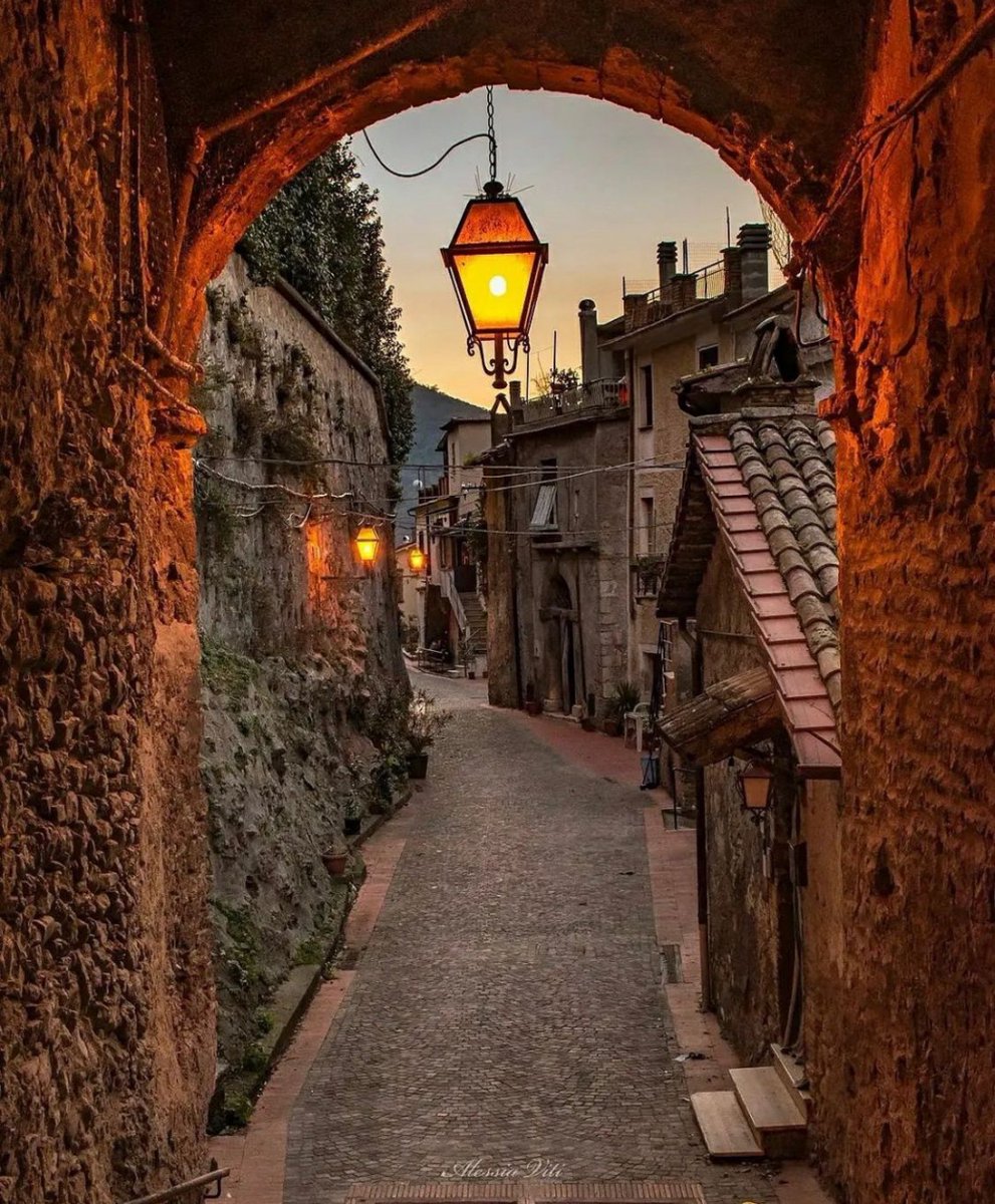 visit_lazio's tweet photo. #Toffia è un incantevole comune adagiato su un crestone nella parte meridionale della #Sabina in provincia di Rieti che dista pochi minuti da #FarainSabina e dalla splendida #AbbaziadiFarfa
📸 @ale_ssietta81
#VisitLazio #FaiUnSaltoNelLazio #LazioEternaScoperta #LazioIsMe https://t.co/y3YYAiFxt4
