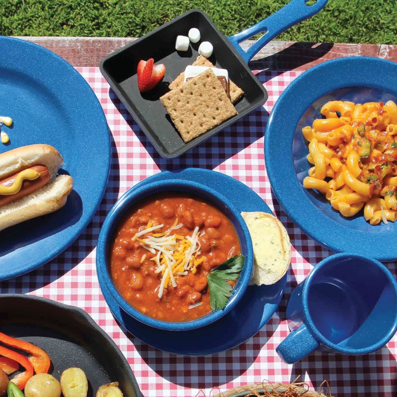 Midwestassoc's tweet photo. Happy Fourth of July! 🇺🇸 We hope you're enjoying the holiday as much as we our with this amazing spread on #EliteGlobalSolutions Basecamp melamine dinnerware! 🌭 #fourthofjuly #melamine #bbq https://t.co/SSWTRJuHOc
