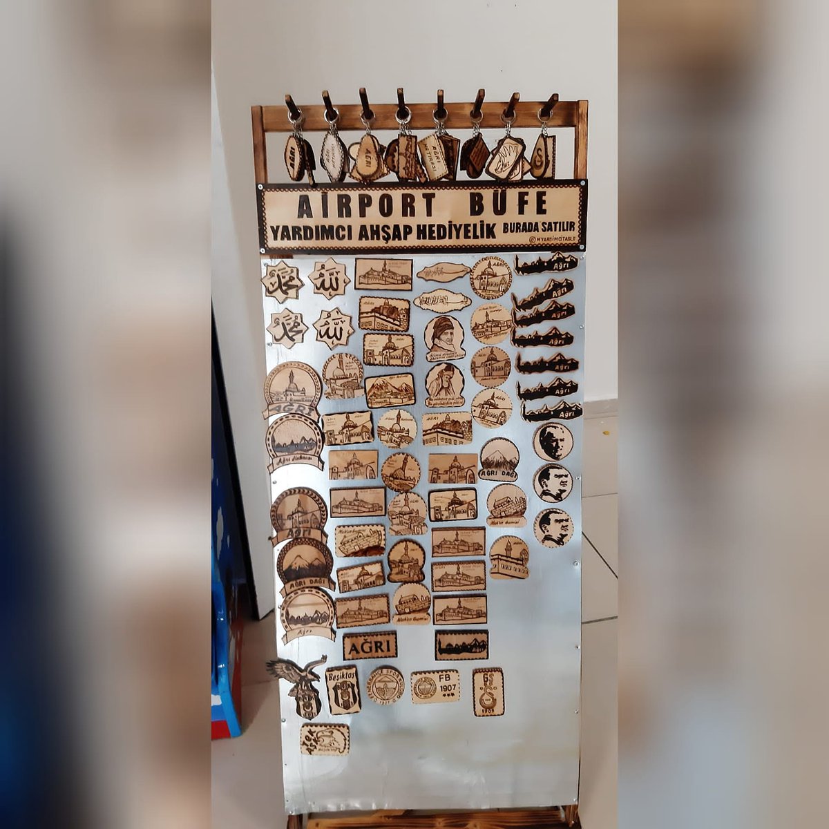 myardimcitablo's tweet photo. Yeni Stantımız Ağrı Ahmed-i Hani Havalimanında sizlerle

#Ağrı #İshakPaşa #hediyelikeşya #hediyelik #magnethediye #magnet  #saidnursi #anahtarlık #İshakPaşaSarayı #ahmedihani #mevlana #Galatasaray #Galatasaray #fenerium #fenerbahce #fenerbahçe #beşiktaş #beşiktaşk #Doğubeyazıt https://t.co/bCAAo8p5iD