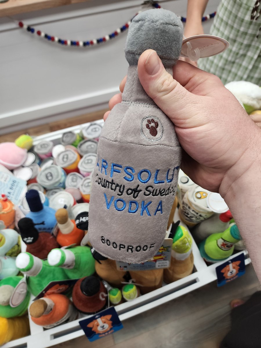 ChefOso89's tweet photo. Found a pet store in downtown Annapolis, and it's full of these amazing liquor bottle chew toys 🤣
#furry #puns #punsofdamage https://t.co/I3XK1kFETj