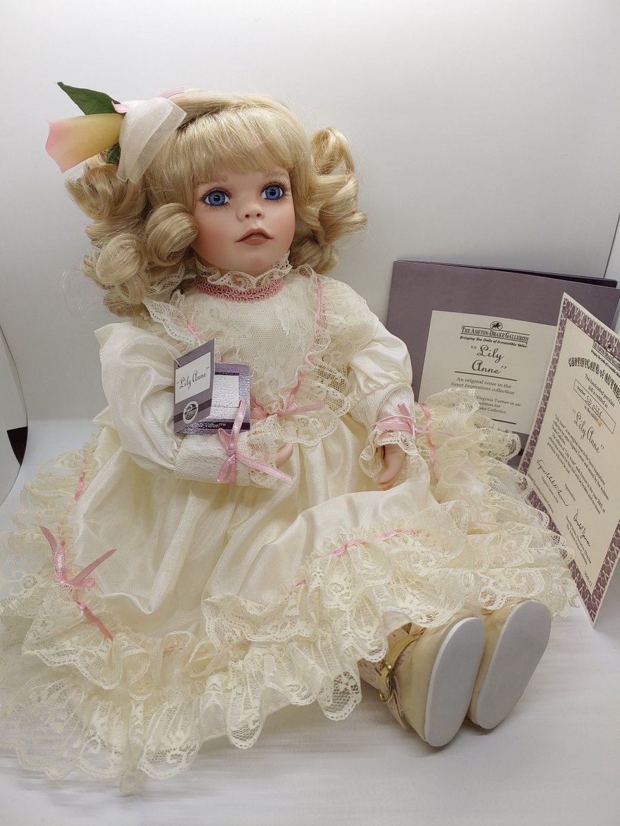 BettysTreasure's tweet photo. Ashton Drake Lily Anne Porcelain Doll by Virginia Turner https://t.co/EfvylU8LUH  #porcelaindoll #ashtondrake #victoriandoll #lilyanne #virginiaturner #sweetinspirations #porcelain #bettysattictreasures https://t.co/46bmwVM5WJ
