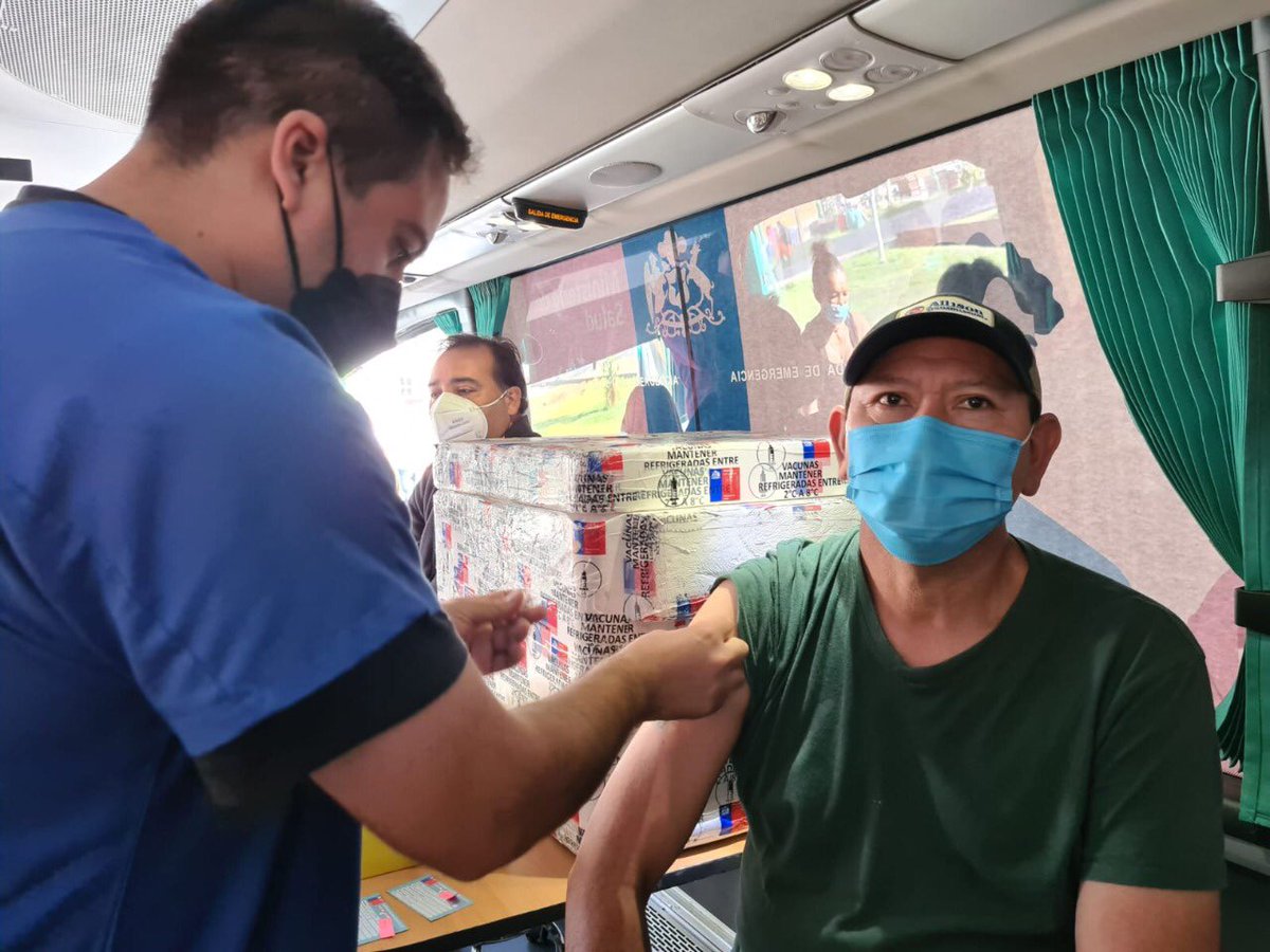 Saludtarapaca's tweet photo. #SeguimosCuidándonos Hasta las 17 horas de este #FelizLunes puedes acceder a la #vacunaCOVID19 e #influenza en el Bus Móvil de @SeremiSalud_I ubicado en Plaza Prat #Iquique @ministeriosalud @MeVacuno @paquintard @IquiqueDeTodos @DPRTarapaca https://t.co/qAIWT4Ie53