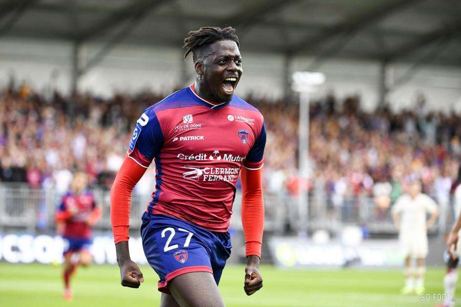 D'après les informations de <a href="/footmercato/">Foot Mercato</a>, le LOSC a formulé une offre qui se rapprocherait d'une somme comprise entre 10 et 11 millions d'euros pour l'attaquant Mohamed Bayo (24 ans), se rapprochant des exigences clermontoises situées entre 13 et 14M€.