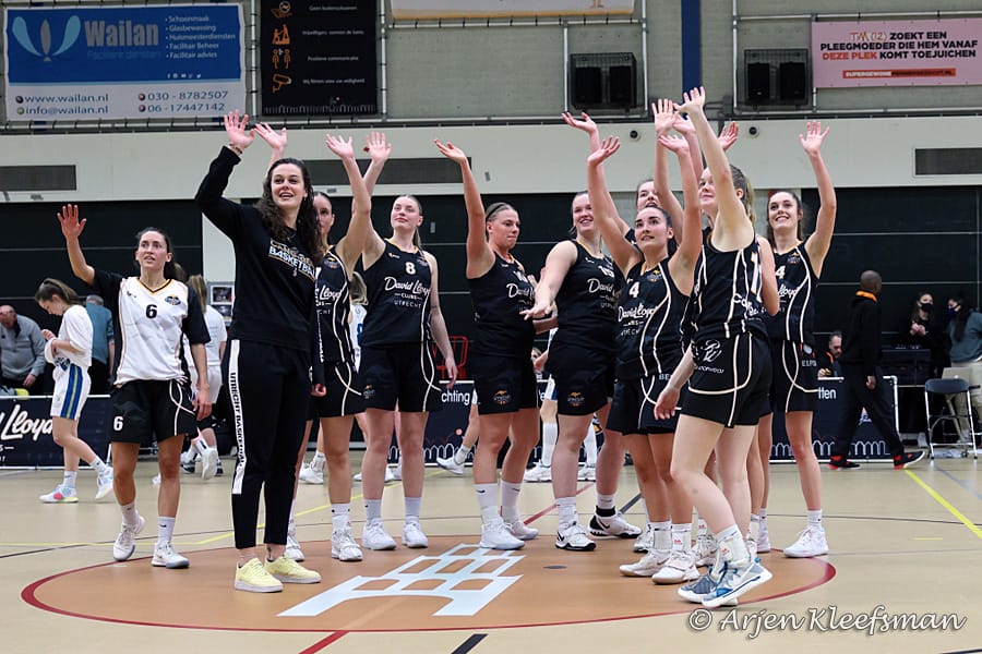 Met pijn in het hart hebben we bij BC Utrecht Cangeroes besloten om komend seizoen geen damesteam uit te laten komen in de eredivisie. Lees in ons nieuwsbericht over het waarom en hoe.
🧡🦘🏀
#basketball #eredivisie 

utrechtcangeroes.nl/2022/07/04/bc-…