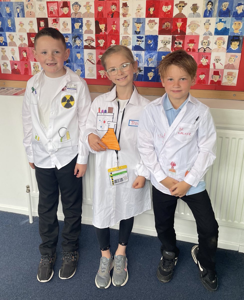 MissBowenGreen1's tweet photo. 3A’s Super Scientists! 🧪🦠🧫🧬🔬 @BramleyJunior #bsjscience https://t.co/YxHEyXTKJn