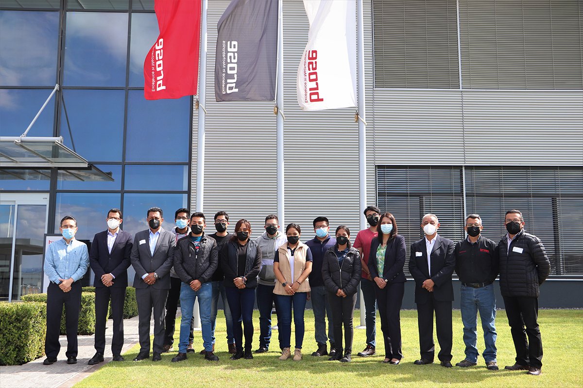 redidmx's tweet photo. Nueve estudiantes de la Ingeniería en Mecatrónica de la @UTSJR1  inician Programa de Educación Dual en la empresa #Brose, vinculada al sector automotriz, luego de aprobar el proceso de selección llevado a cabo por la empresa. https://t.co/BcOr8fKAcE