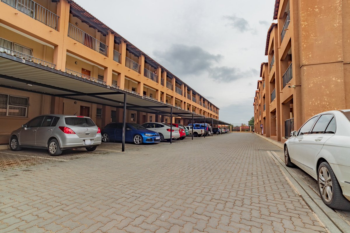 tevindemelo's tweet image. 2 Forest View Complex, Towerby … SOLD !!!

When it comes to Johannesburg South , New and Old … we know how to SERVE YOU and make your property requirements a reality 🏘🤝🙌 

#remax #experience #trustedadvisor #service #home #family #passion #success