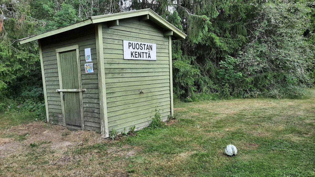 Karhuherra's tweet photo. #tpsjunnut vielä lomalla, joten tämän viikon training camp idyllisissä maisemissa, maineikas(?) Puostan kenttä Piikkiössä. https://t.co/qKABzlF1Qi