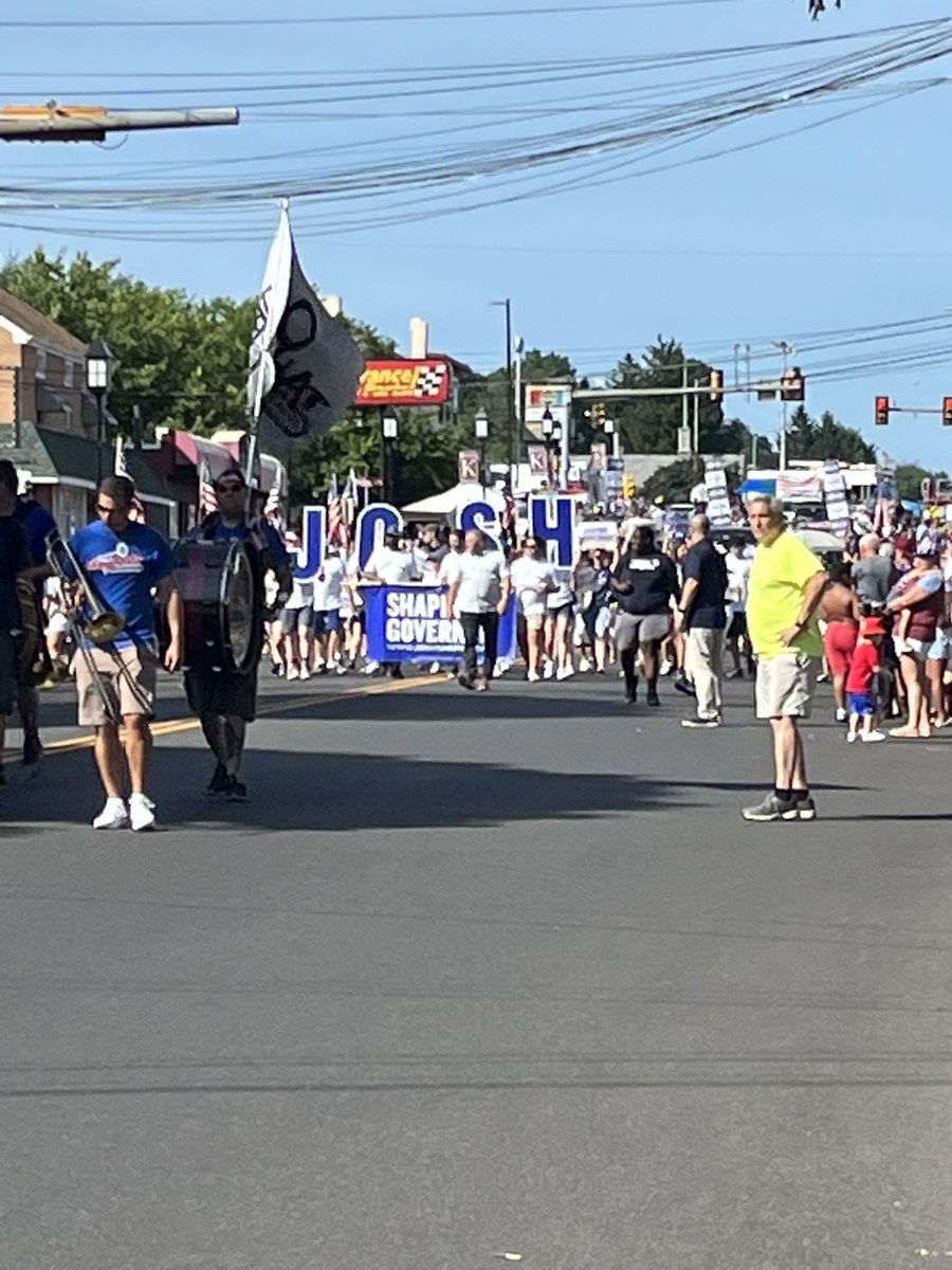 McUkiePA's tweet photo. Our *almost* governor @JoshShapiroPA at his hometown Glenside/Abington parade!! @AbingtonDems #shapiro4gov #BlueWave2022 fun side note: when the @GOP and the Mastriano #Insurrection crew rolled by, alllllll of glenside was booing. Two thumbs up for my democratic hometown! https://t.co/Gpd6JVPWWU