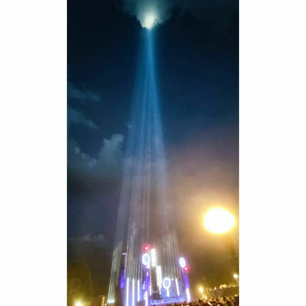 BindMe's tweet photo. Rammstein,: you were beautiful hot superb cool loud busy dark and friggin' A W E S O M E !!!!
#RAMMSTEIN https://t.co/cJyNbp1Y1g https://t.co/Cy2QD8dFOu